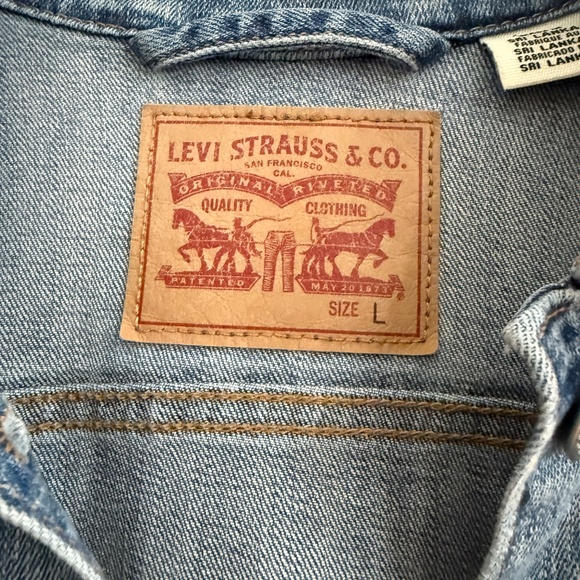 Levi's Denim Trucker Jacket Classic Fit Medium Wash Blue Jean Women Size Large - Picture 4 of 10